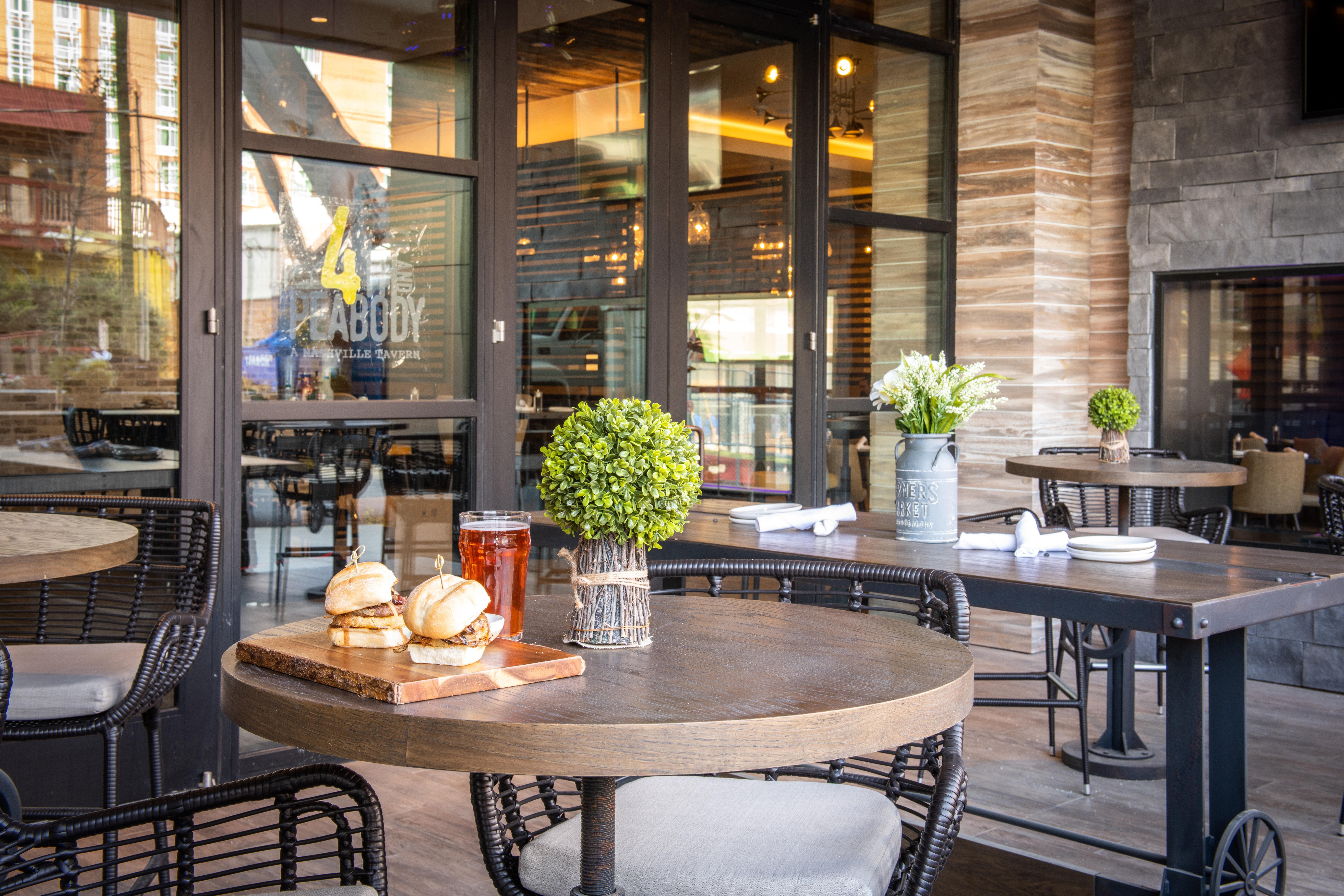 Holiday Inn & Suites Nashville Downtown Broadway Ngoại thất bức ảnh