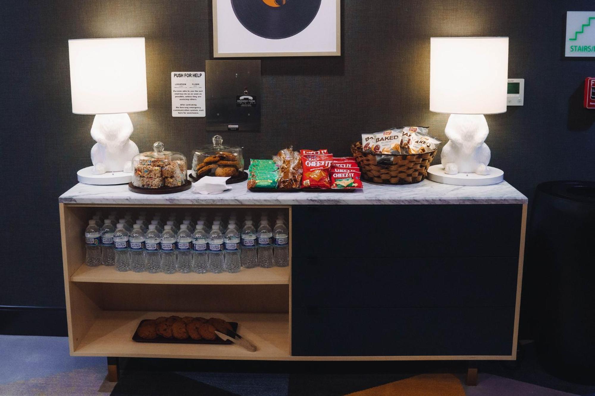 Holiday Inn & Suites Nashville Downtown Broadway Ngoại thất bức ảnh